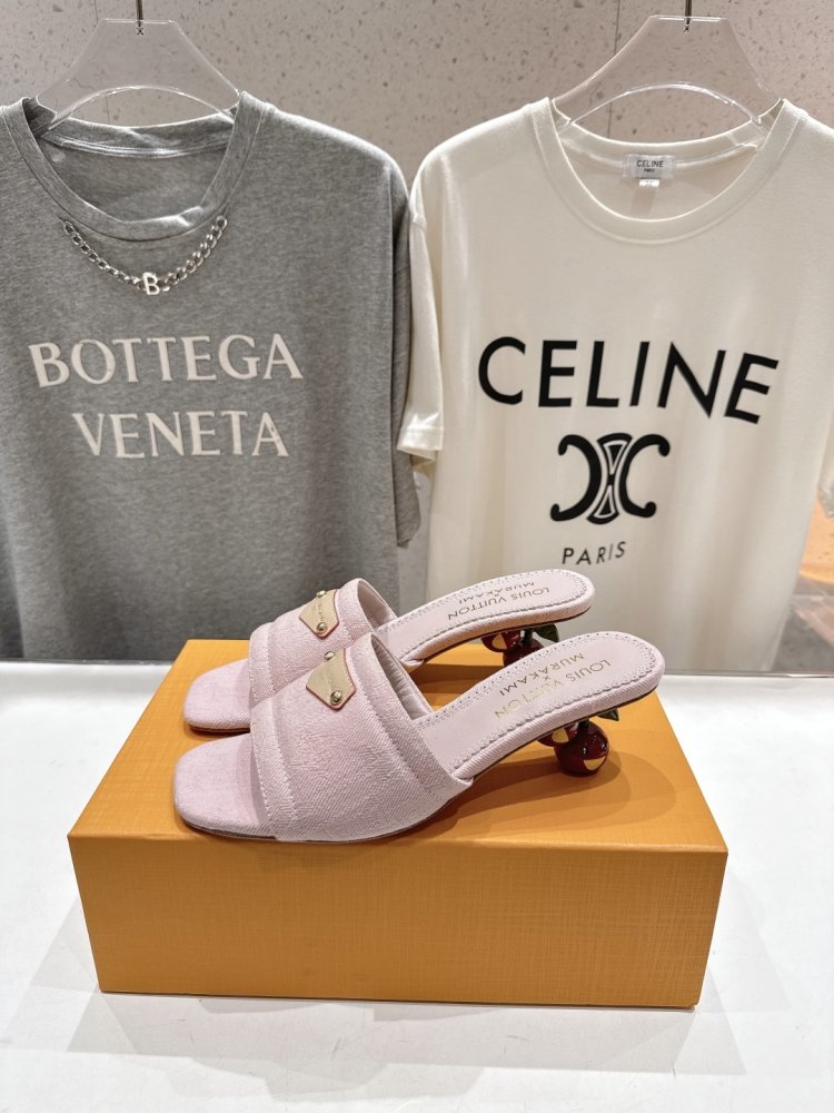 Босоножки фото 3