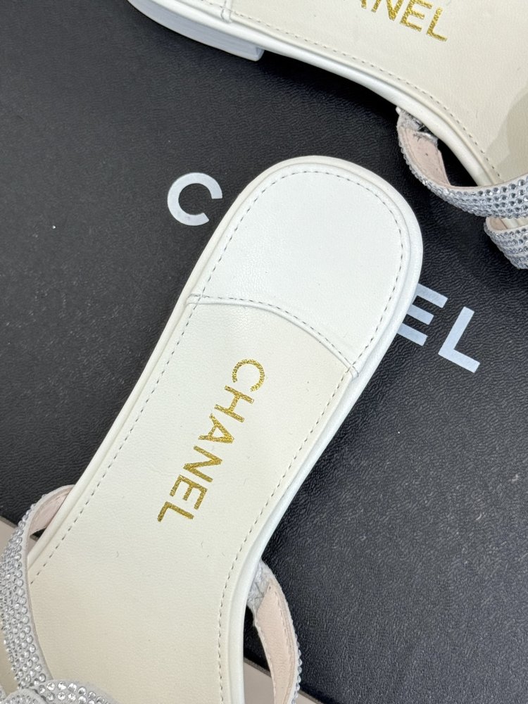 Шльопанці жіночі фото 8