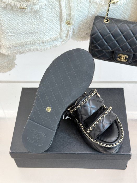 Шлепанцы женские фото 9