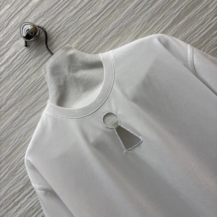 T-shirt women's фото 4