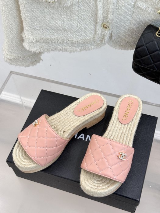 Шлепанцы женские фото 2