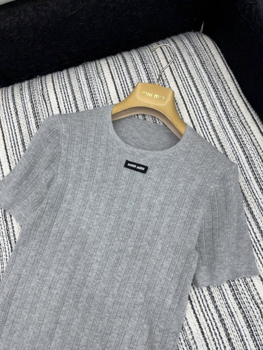 T-shirt women's фото 2