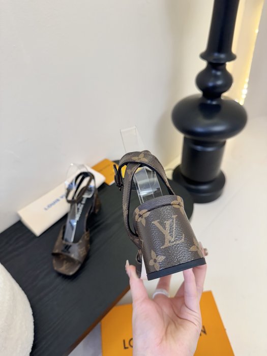 Босоножки фото 7