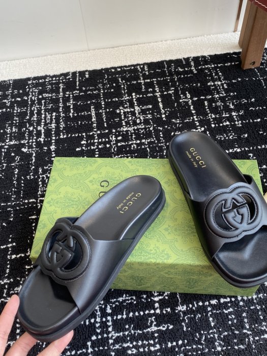 Шлепанцы фото 7