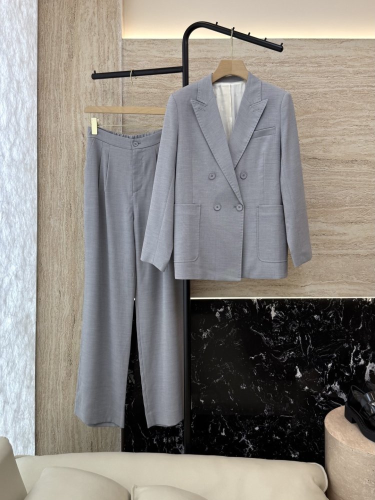 Костюм женский