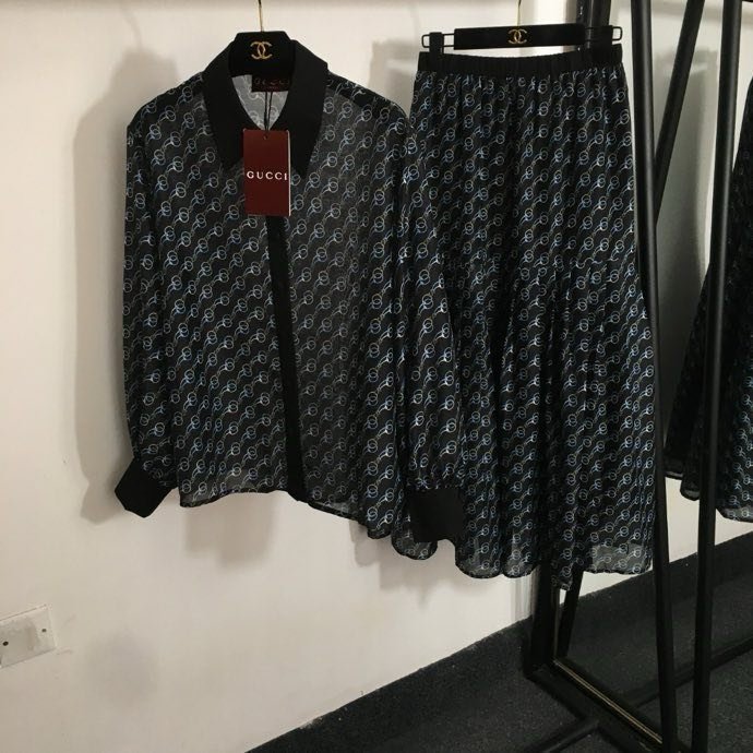 Костюм жіночий