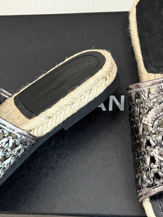 Шлепанцы женские фото 6