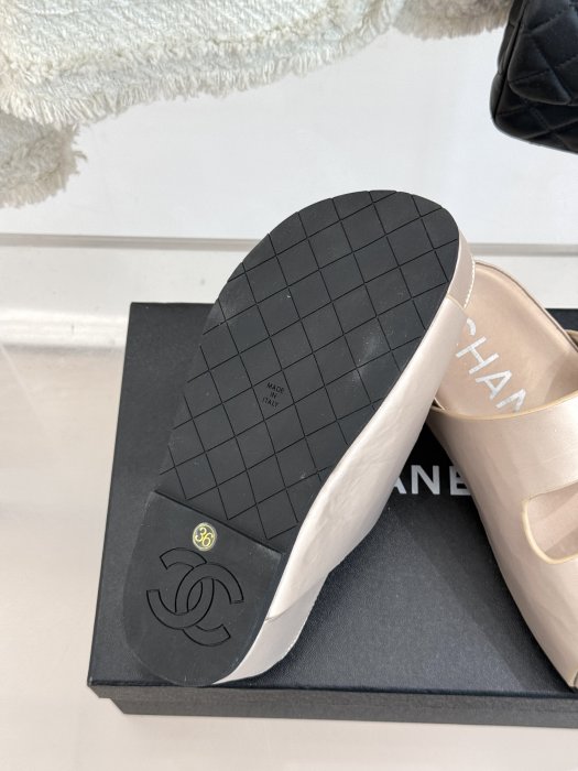 Шлепанцы фото 9