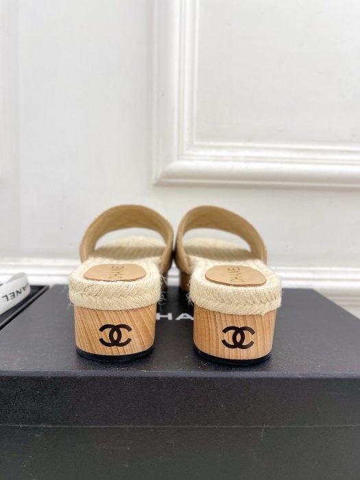 Шлепанцы женские фото 8