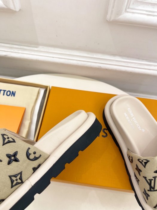 Шлепанцы женские фото 8