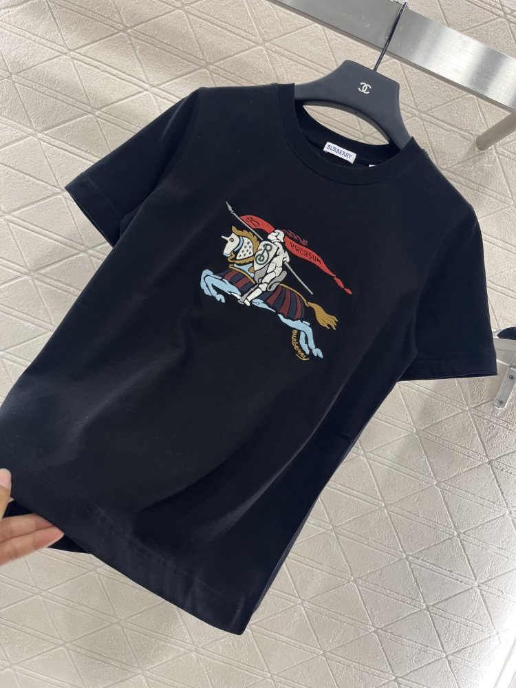 Футболка жіноча фото 6