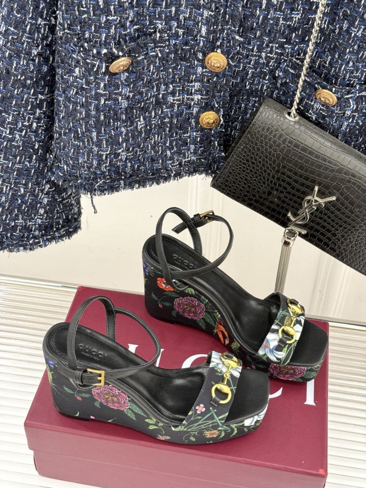 Босоножки фото 3