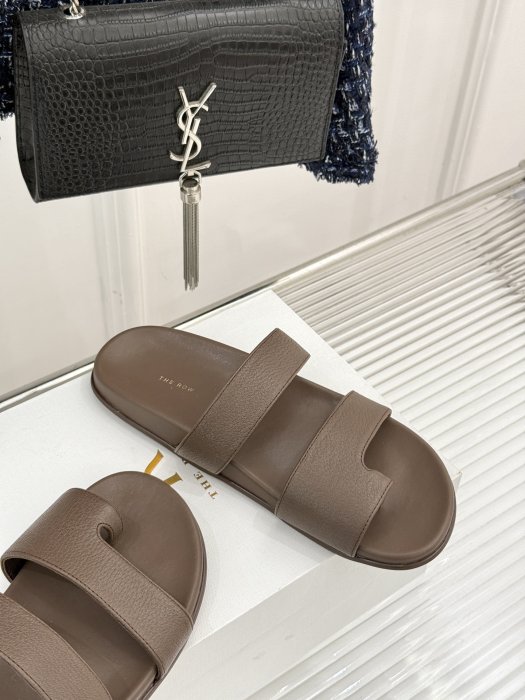 Шлепанцы фото 5