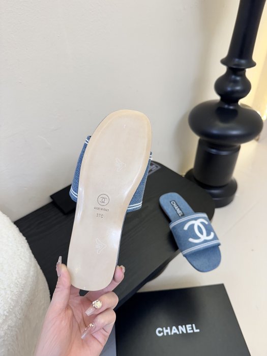 Шлепанцы женские фото 9