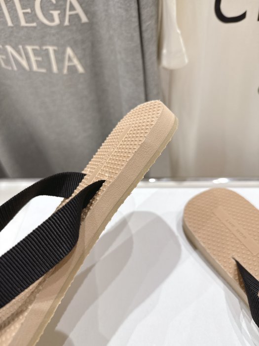 Шлепанцы женские фото 8