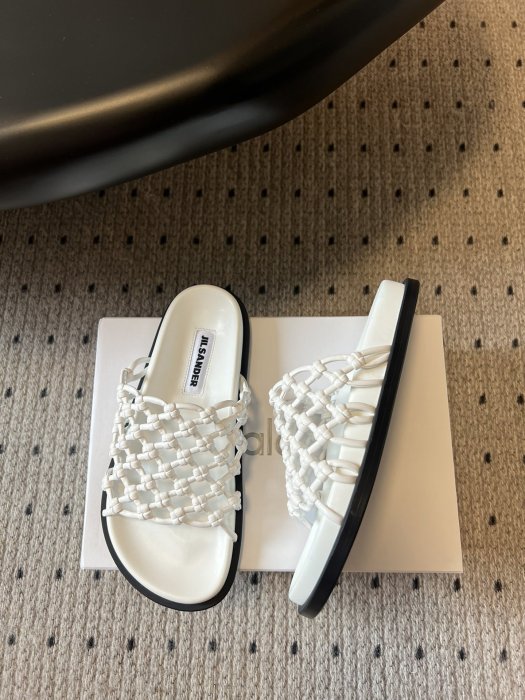 Шльопанці жіночі фото 3