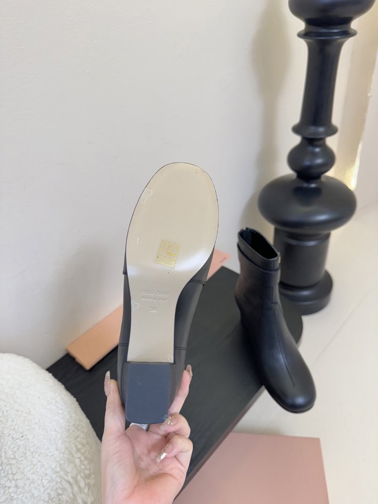 Ботинки женские фото 9