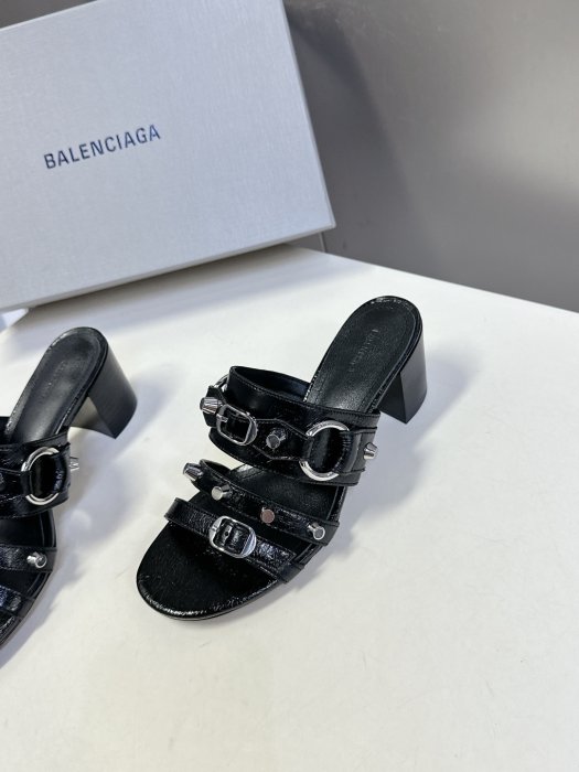 Босоножки фото 3