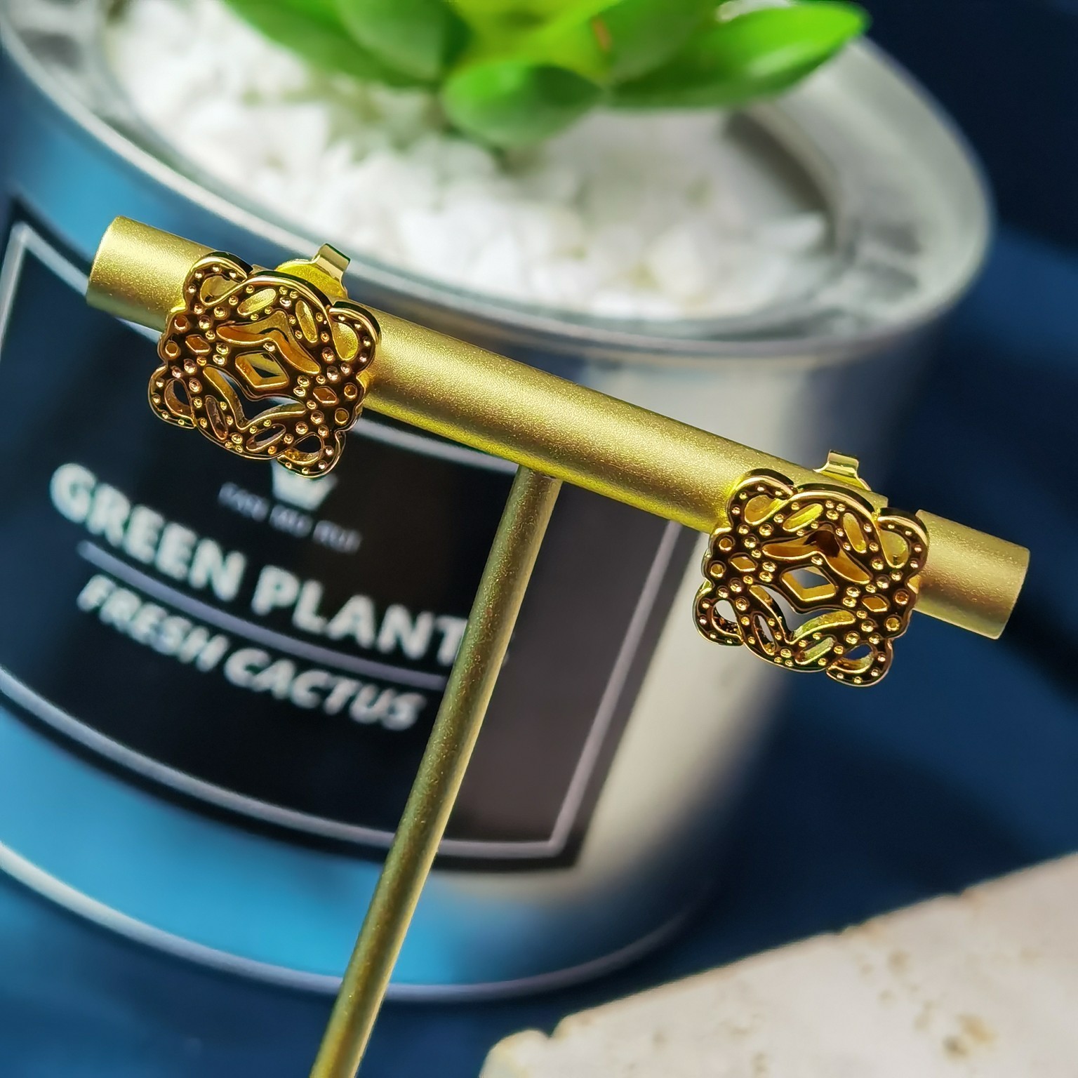 Classic earrings from 18-каратным gold фото 4