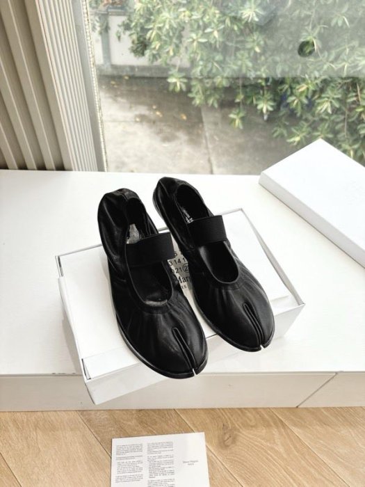 Туфли кожаные с раздвоенным носком