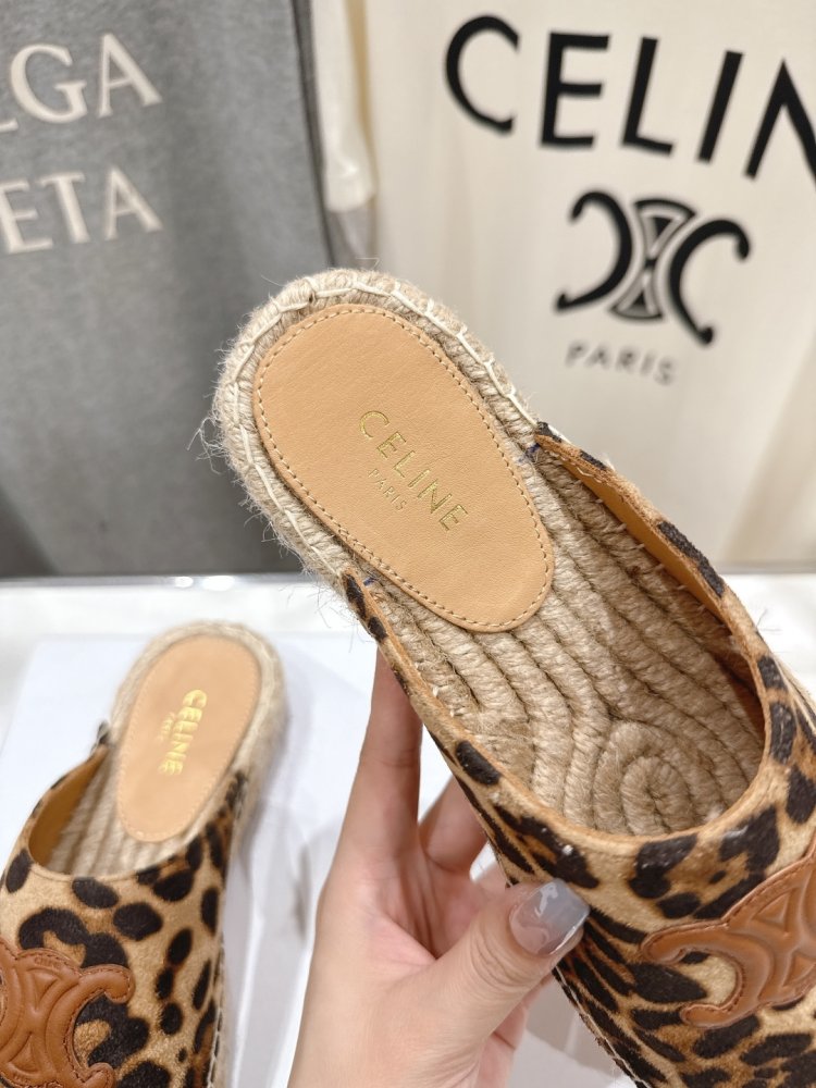 Шлепанцы женские фото 6