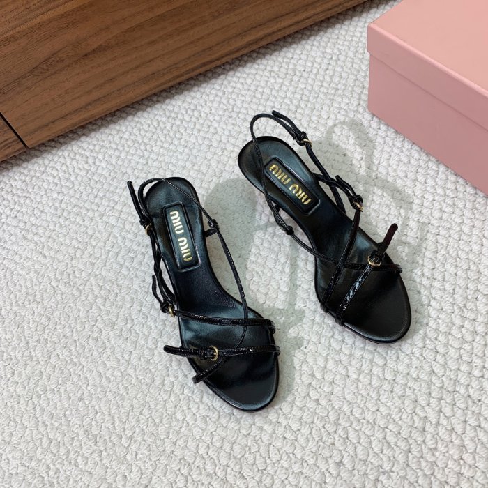 Босоножки фото 4