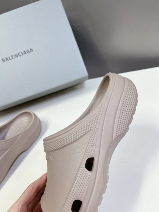 Шлепанцы женские фото 9