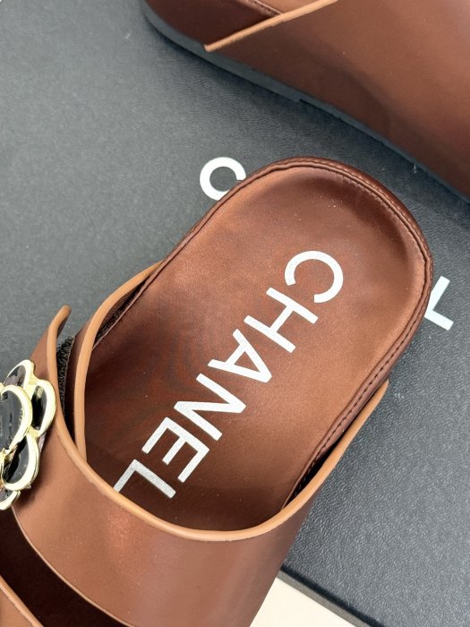 Шлепанцы фото 8