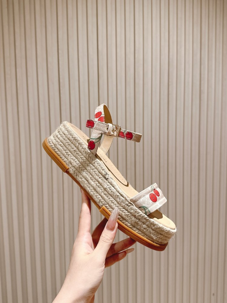 Сандалии женские фото 7