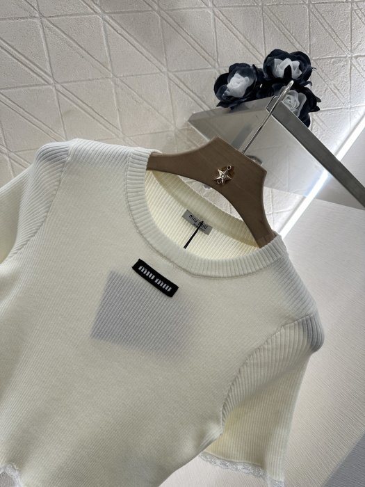 T-shirt women's фото 3