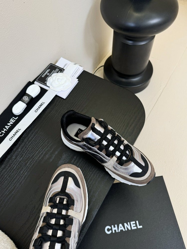 Кросівки жіночі фото 4