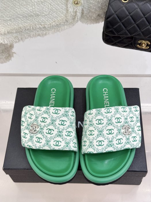 Шлепанцы фото 4