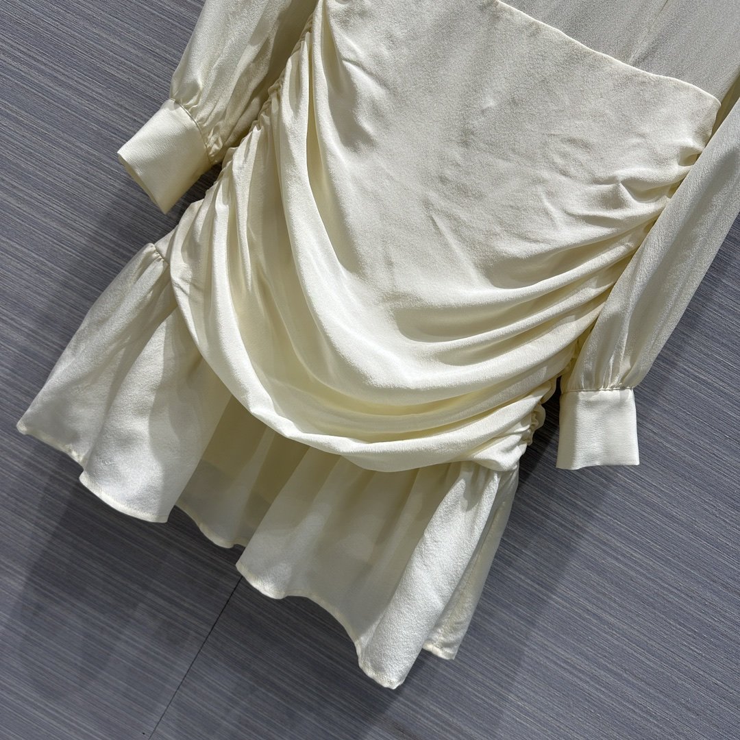 Элегантное шелковое белое платье фото 5