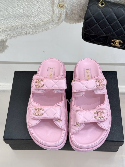 Шлепанцы женские фото 4