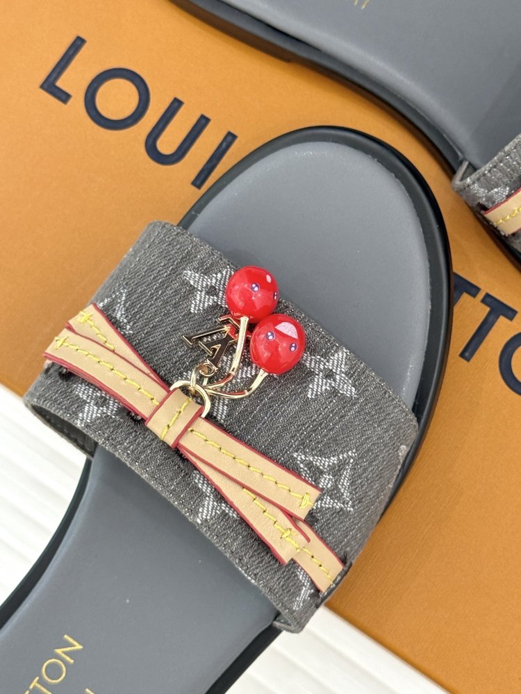 Шлепанцы женские фото 7