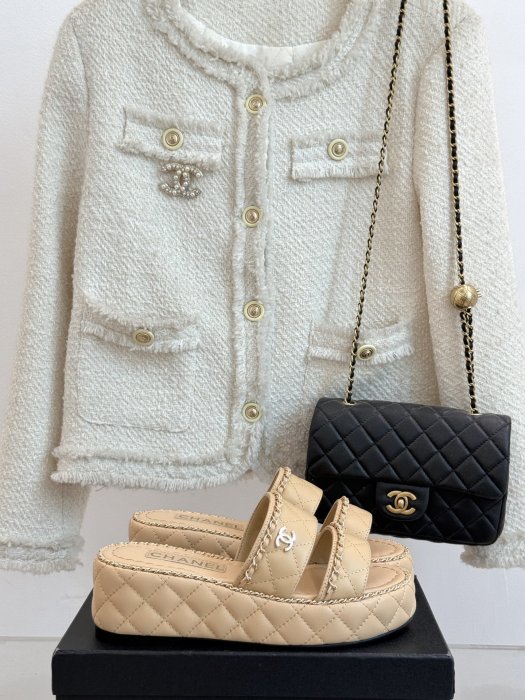 Шлепанцы женские