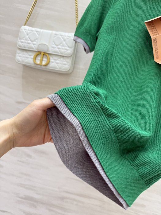 Футболка жіноча фото 4