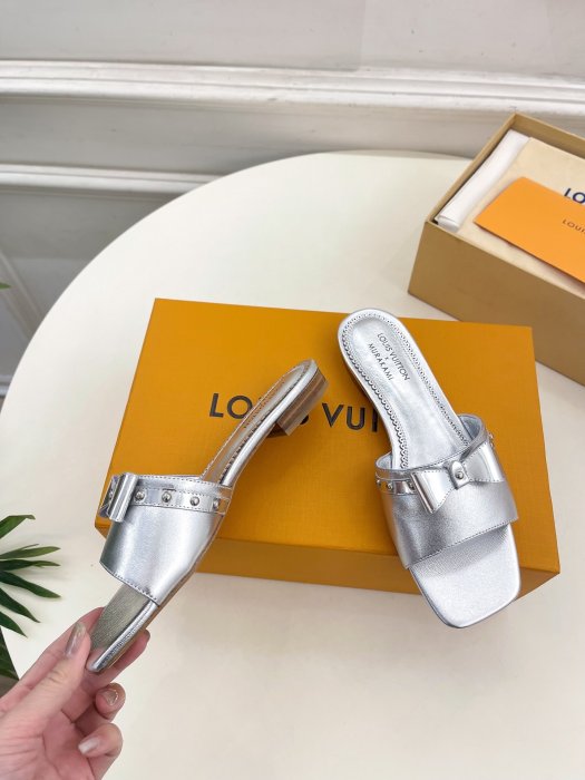 Шлепанцы фото 4