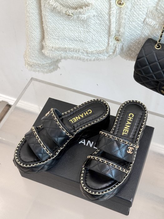 Шлепанцы женские фото 2