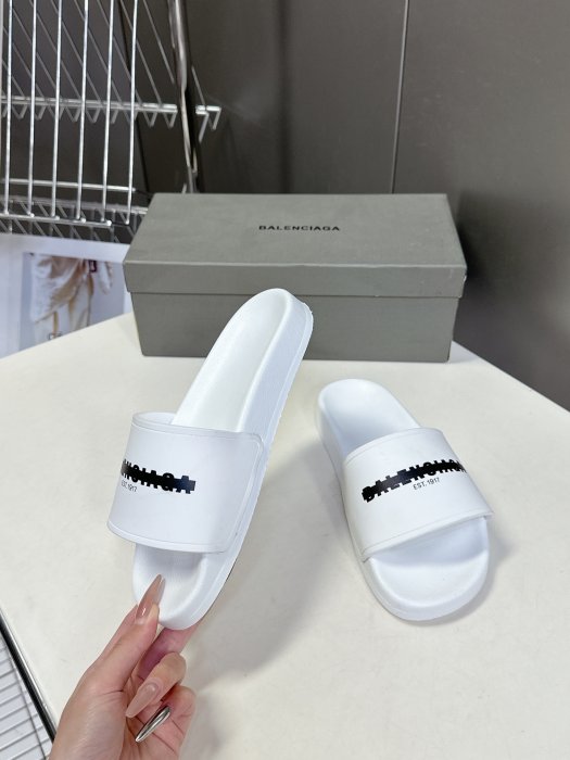 Шлепанцы фото 4