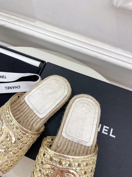 Шлепанцы женские фото 7