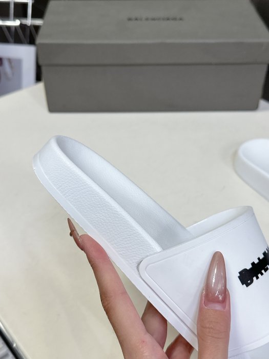 Шлепанцы фото 8