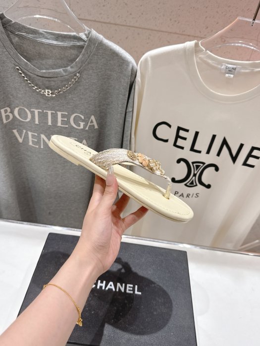 Шлепанцы фото 5