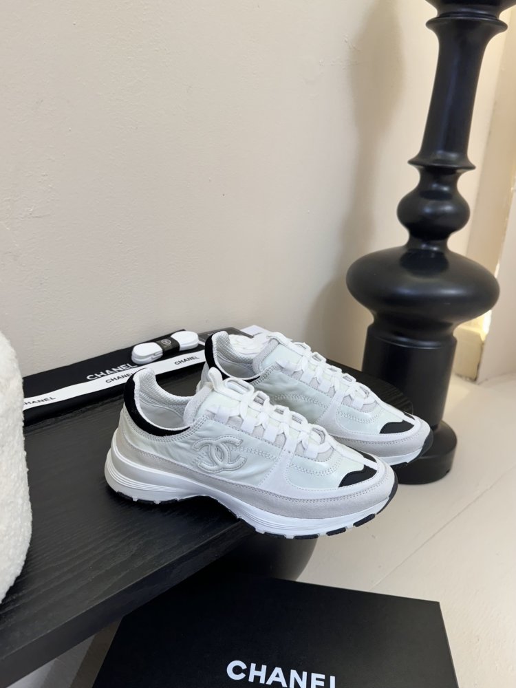 Кроссовки женские фото 2