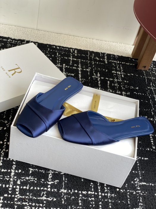 Шлепанцы женские фото 3