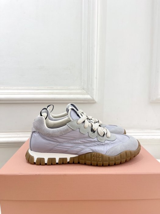 Sneakers women's