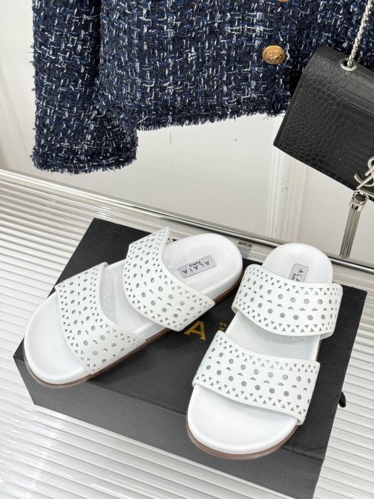 Шлепанцы женские фото 2