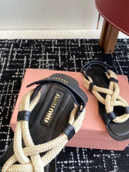 Sandals фото 3