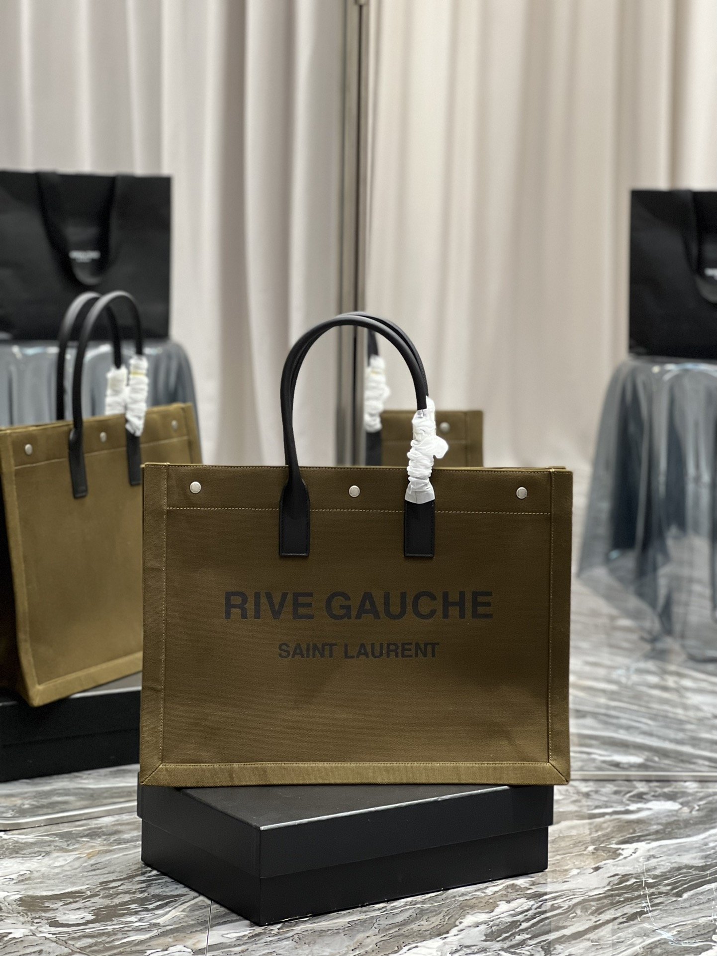 A bag Rive Gauche Tote Bag 48 cm