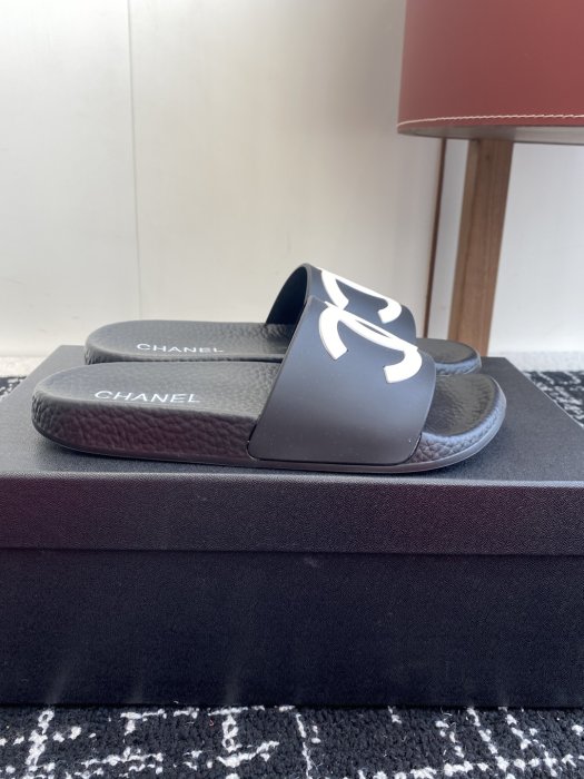 Шлепанцы женские фото 2